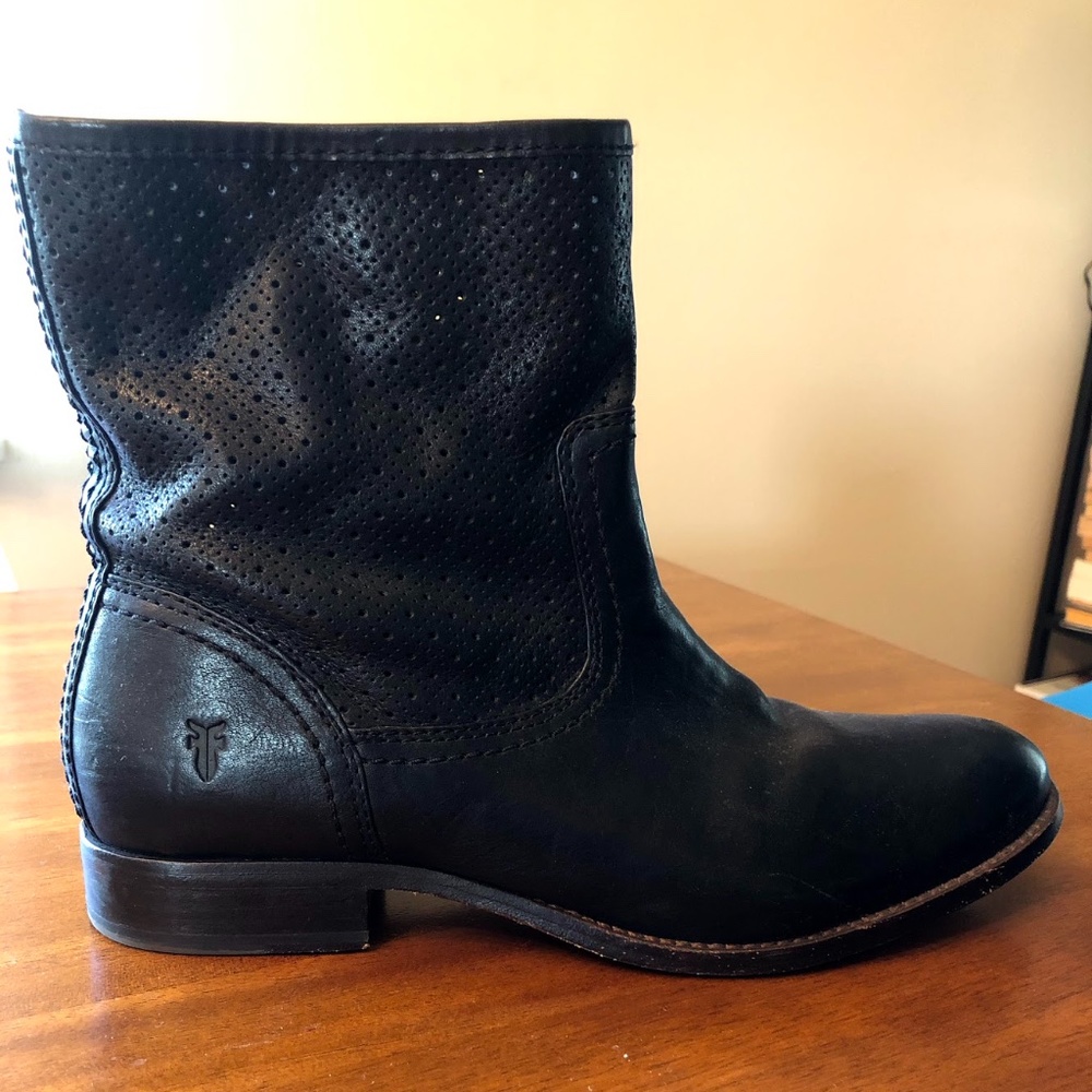 Frye Melissa Perf Bootie - size 9.5